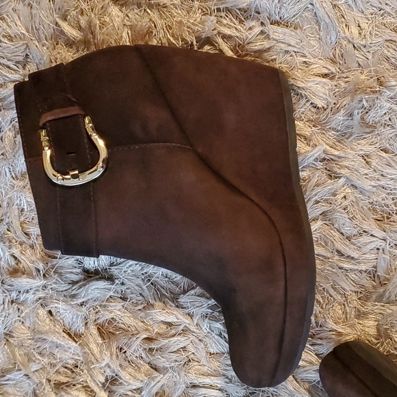 GEOX Respira brown suede wedge booties - Picture 3 of 11